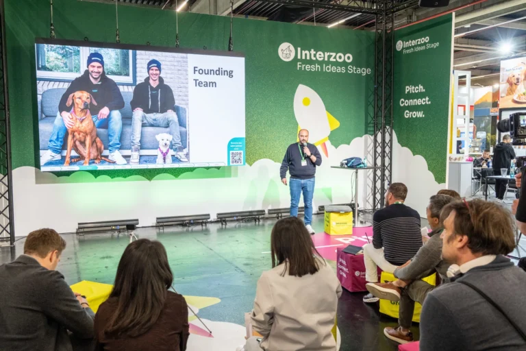 Manuly co-founder pitching the self-inflating dog mat