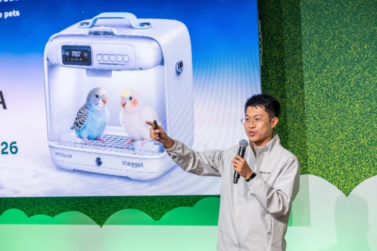 Petoliva founder presenting the smart bird brooder